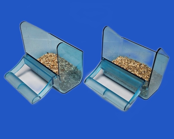 Außenfütterungsnapf Italien mit Sitzstange blau  7,5 x 7,4 x 3,7 cm